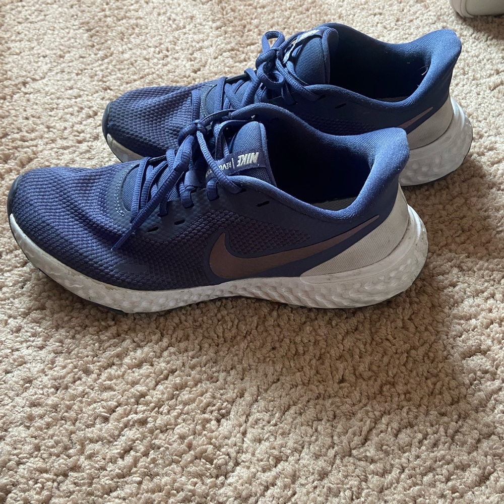Nike Revolution Sneakers
